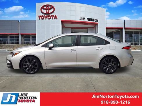 Used 2025 Toyota Corolla SE w/ SE Premium Package FWD image 5