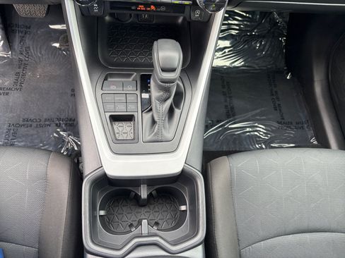 Used 2025 Toyota RAV4 XLE AWD/4WD image 23
