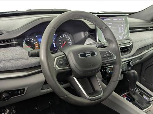 Used 2023 Jeep Compass Latitude image 23