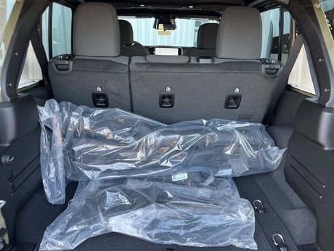 New 2026 Jeep Wrangler Unlimited Rubicon AWD/4WD image 34
