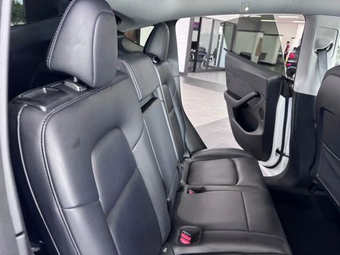 Used 2021 Tesla Model Y Long Range image 15