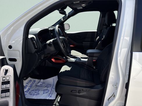 Used 2026 Nissan Frontier PRO-4X AWD/4WD image 8