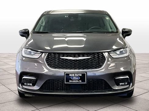Used 2023 Chrysler Pacifica Touring-L FWD image 3