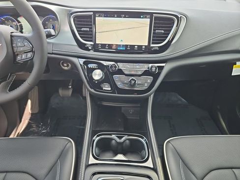 New 2026 Chrysler Pacifica Limited w/ S Appearance Package image 11