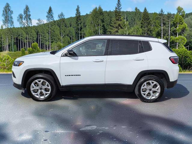 Used 2025 Jeep Compass Latitude AWD/4WD image 3