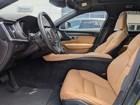 Used 2019 Volvo V90 T5 Cross Country w/ Protection Package Premier AWD/4WD image 2