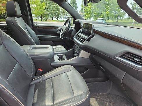 Used 2021 Chevrolet Suburban Premier w/ Premium Package AWD/4WD image 11