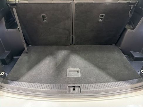 Used 2025 Volkswagen Atlas SE AWD/4WD image 16