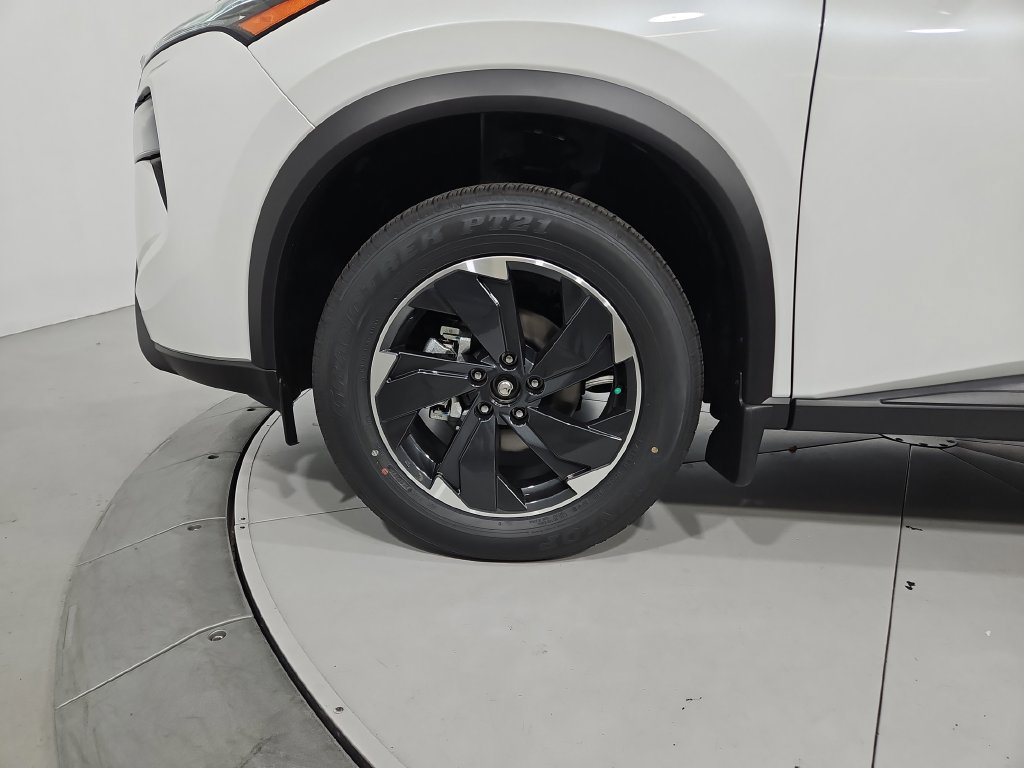 Certified 2026 Nissan Rogue SV w/ SV Premium Package AWD/4WD image 28
