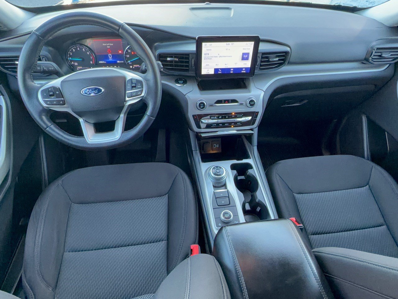 Used 2023 Ford Explorer XLT AWD/4WD image 17