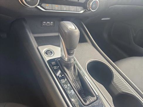 Used 2025 Nissan Altima 2.5 SV FWD image 11