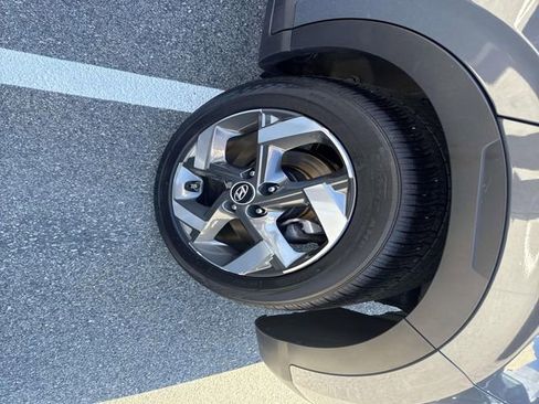 Used 2024 Hyundai Venue SEL image 12