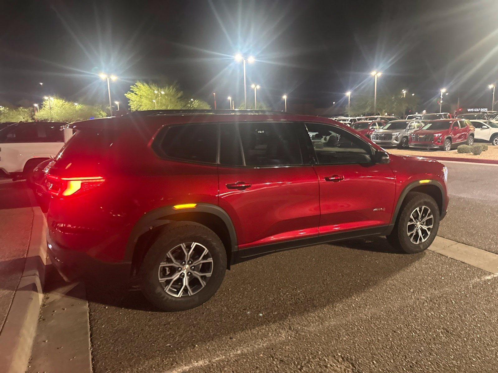 Used 2025 GMC Acadia AT4 w/ Luxury Package AWD/4WD image 4