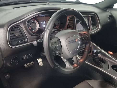 Used 2022 Dodge Challenger R/T w/ Driver Convenience Group RWD image 17