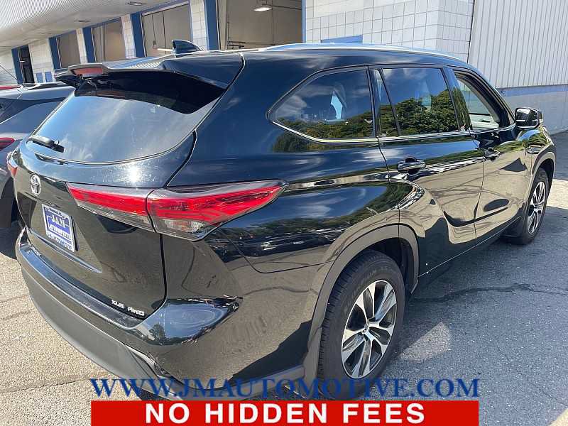 Used 2021 Toyota Highlander XLE AWD/4WD image 4