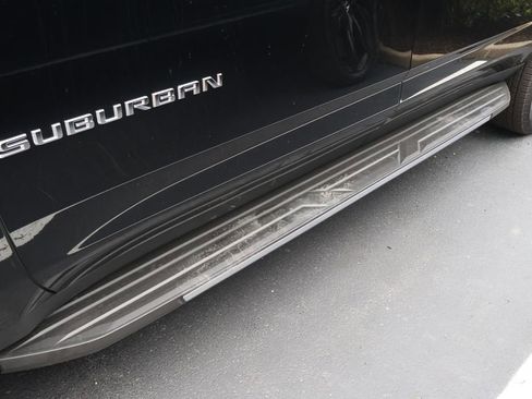 Used 2025 Chevrolet Suburban Premier AWD/4WD image 10