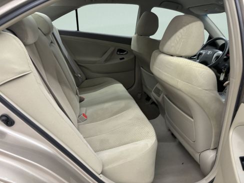Used 2009 Toyota Camry LE FWD image 19