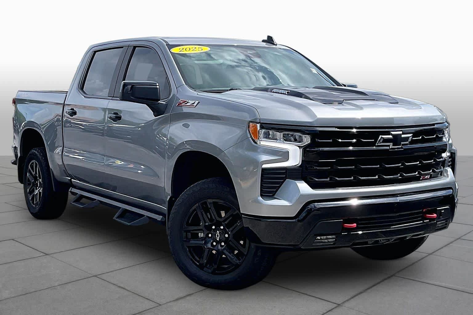 Used 2025 Chevrolet Silverado 1500 LT Trail Boss w/ Convenience Package II AWD/4WD image 4