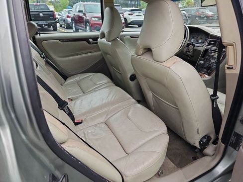 Used 2007 Volvo V70 2.4 image 14