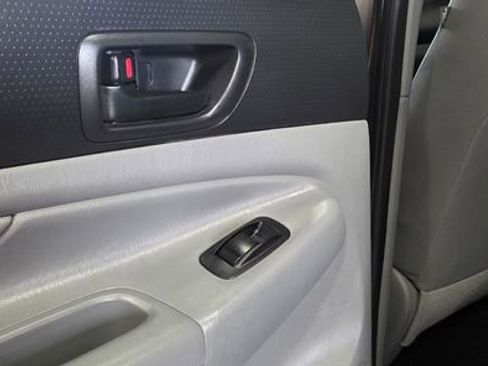 Used 2012 Toyota Tacoma 4x4 Double Cab image 23