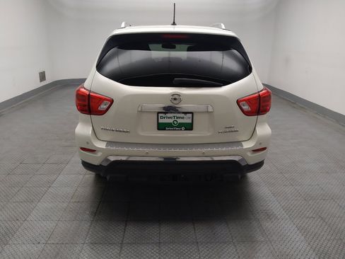Used 2017 Nissan Pathfinder Platinum w/ Family Entertainment Package AWD/4WD image 6