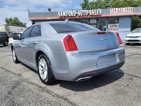 Used 2015 Chrysler 300 Limited RWD image 7