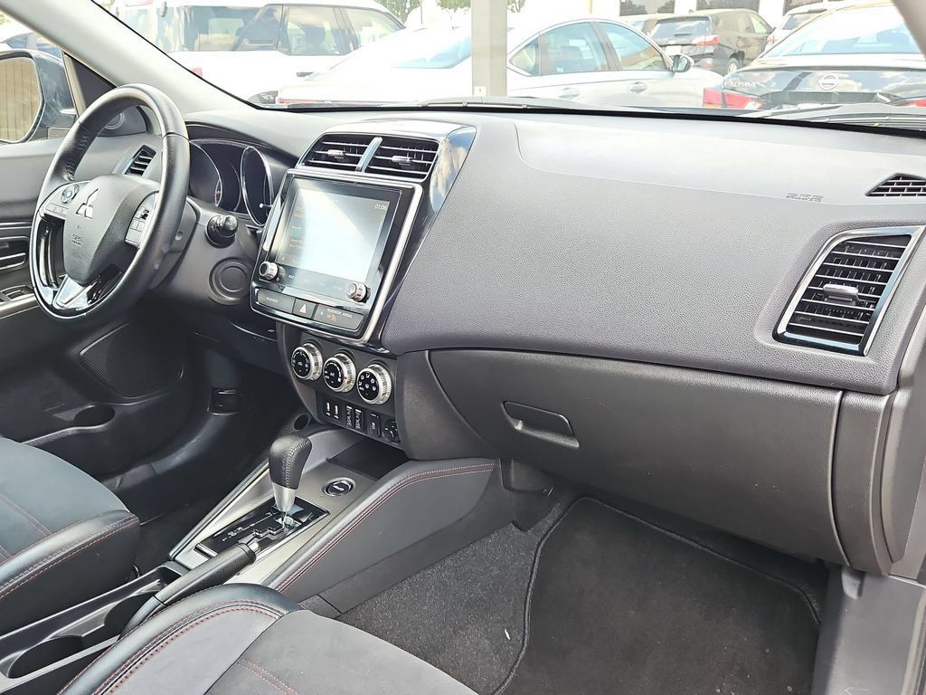 Used 2025 Mitsubishi Outlander Sport SE AWD/4WD image 32