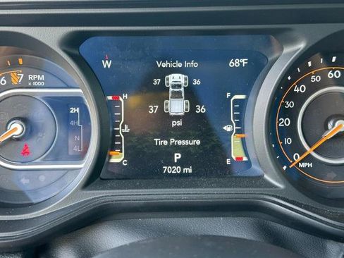 Used 2024 Jeep Gladiator Mojave w/ Technology Group image 20