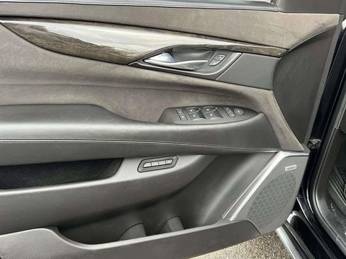 Used 2016 Cadillac Escalade Platinum image 21