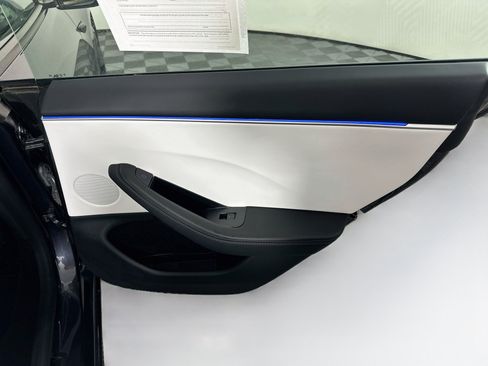 Used 2025 Tesla Model 3 Long Range AWD/4WD image 29
