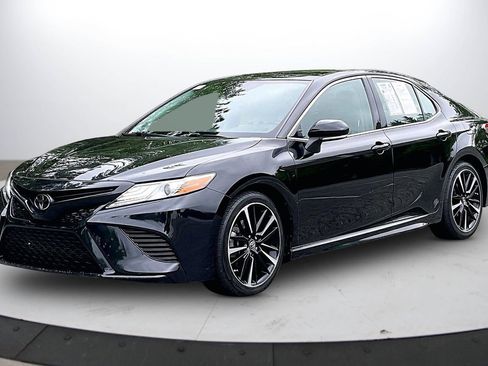 Used 2019 Toyota Camry XSE w/ Navigation Package FWD image 4