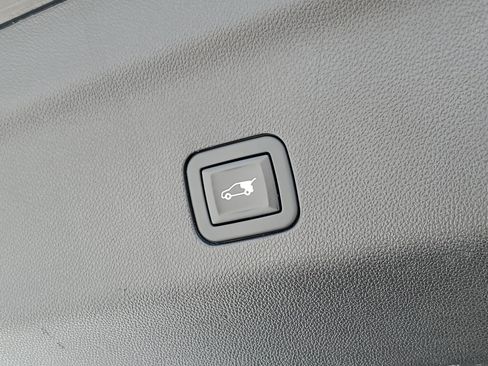 Used 2021 GMC Yukon SLT RWD image 10