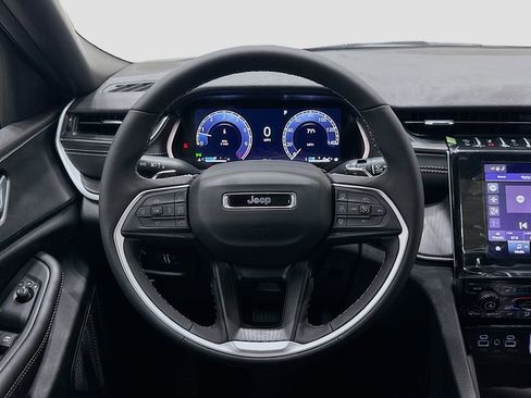 New 2025 Jeep Grand Cherokee Altitude image 29