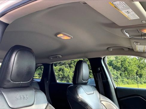 Used 2018 Jeep Cherokee Limited FWD image 23