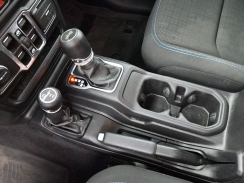 Used 2021 Jeep Wrangler Unlimited Sport AWD/4WD image 23