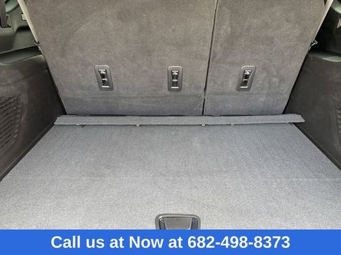 Used 2022 Chevrolet Suburban High Country image 11