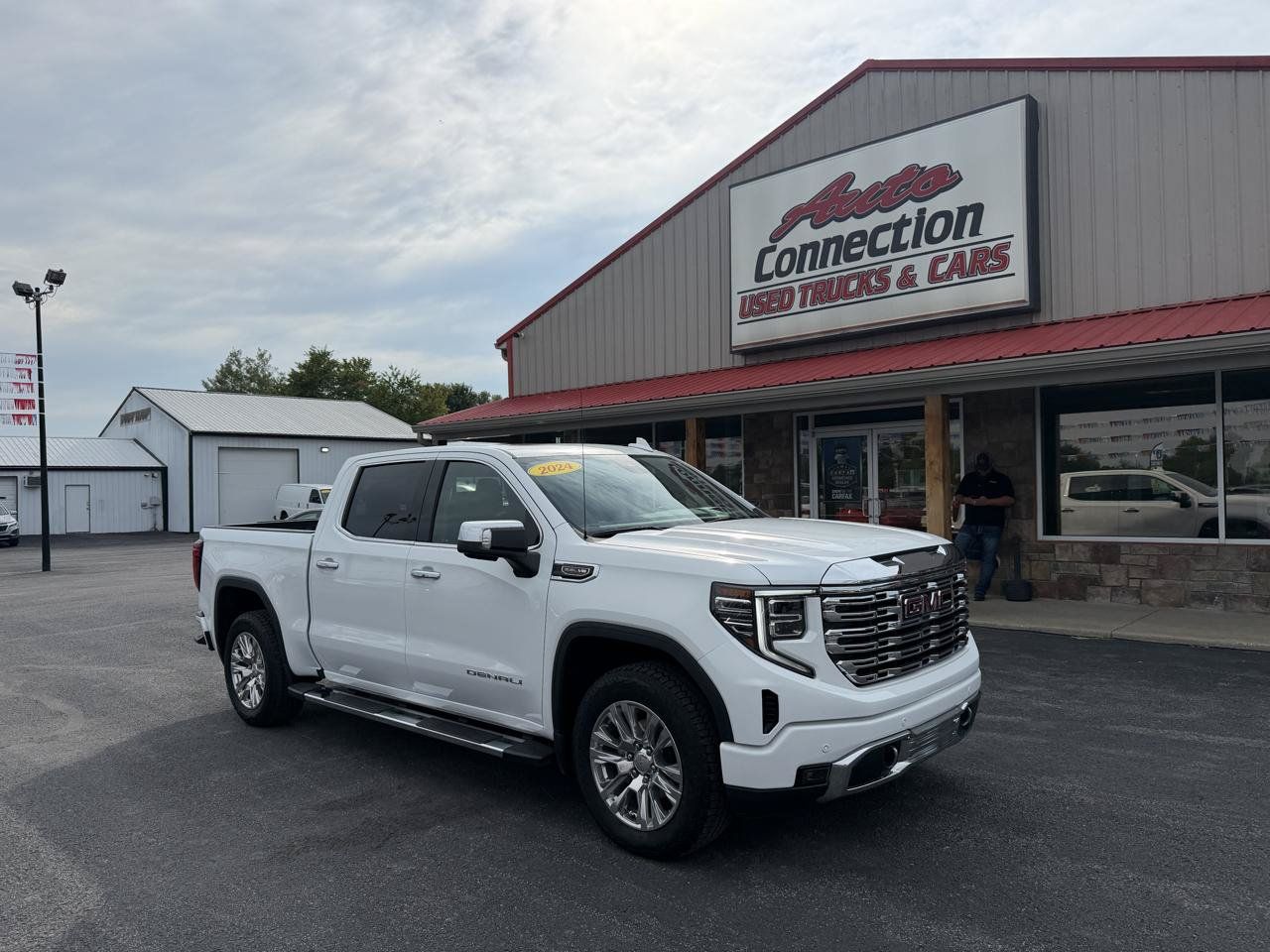 Used 2024 GMC Sierra 1500 Denali w/ Technology Package AWD/4WD image 1