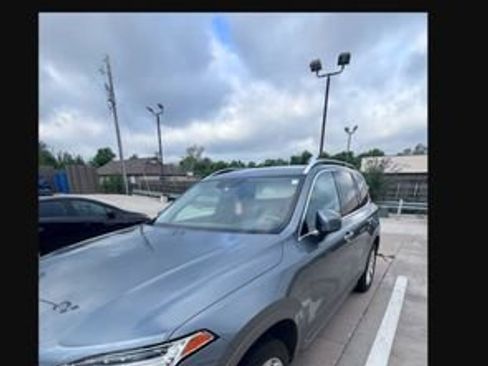 Used 2016 Volvo XC90 T6 Momentum w/ Momentum Plus Package image 2