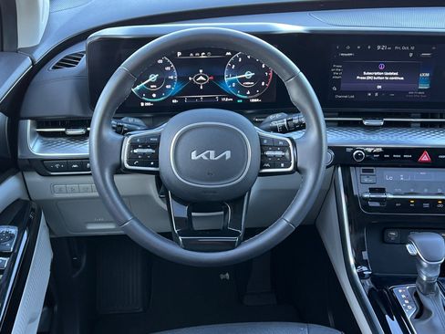 Used 2024 Kia Carnival SX Prestige image 16