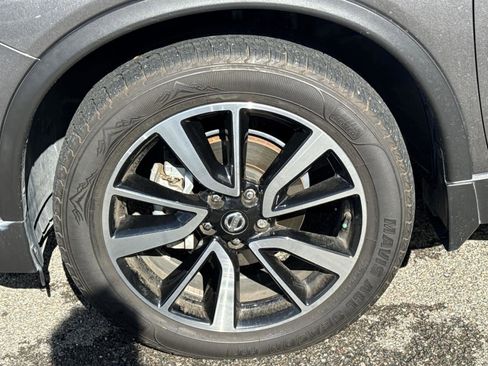 Used 2020 Nissan Rogue SL w/ Premium Package image 11