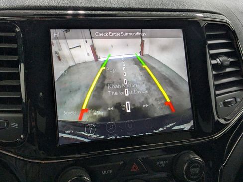 Used 2019 Jeep Grand Cherokee High Altitude image 25