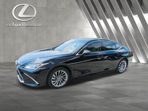 Used 2024 Lexus ES 350 w/ Technology Package FWD image 3