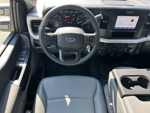 New 2025 Ford F550 4x4 Crew Cab image 17