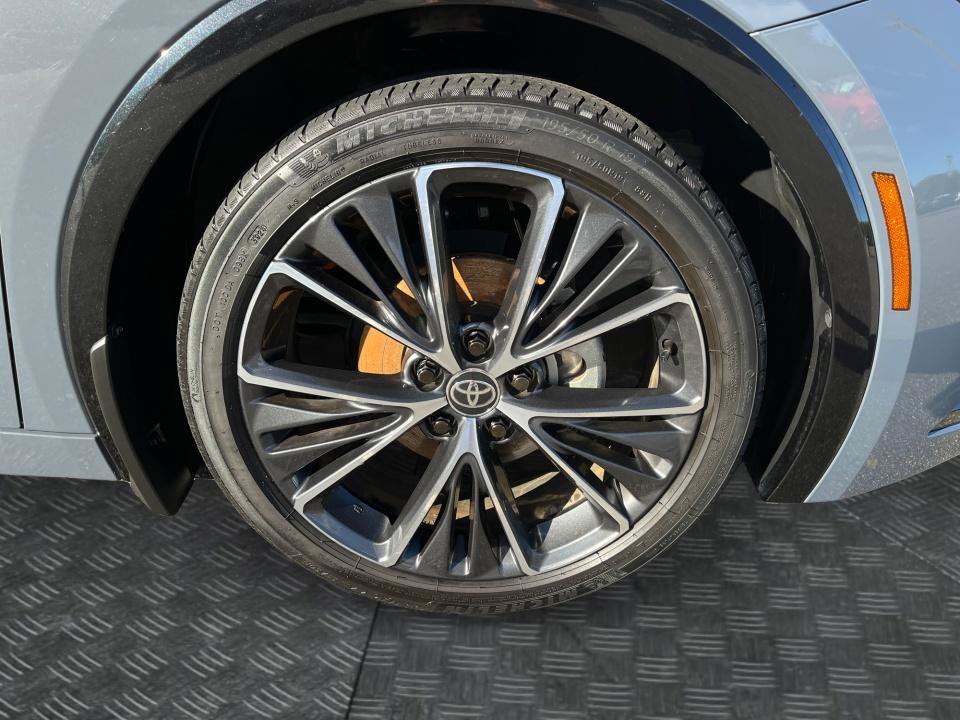 Used 2025 Toyota Prius XLE FWD image 25