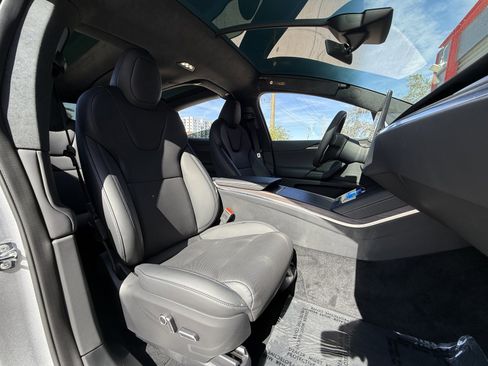 Used 2024 Tesla Model X Base image 16