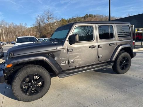 Used 2022 Jeep Wrangler Unlimited Sahara w/ Cold Weather Group image 10