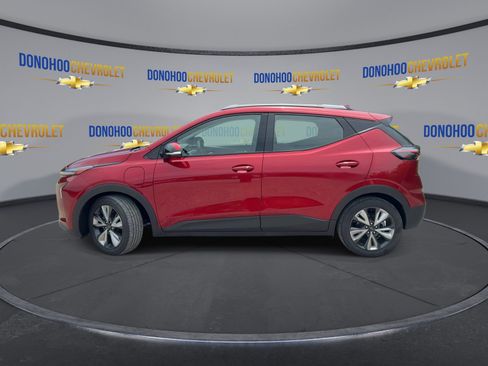 Used 2022 Chevrolet Bolt EUV LT w/ Convenience Package FWD image 8