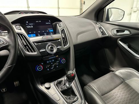 Used 2018 Ford Focus ST w/ Equipment Group 401A image 32