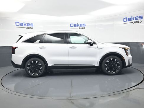 New 2026 Kia Sorento EX FWD image 9