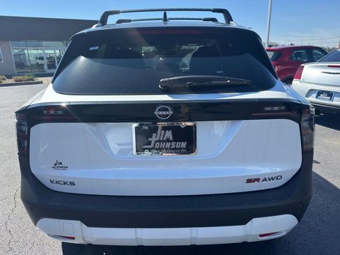 New 2026 Nissan Kicks SR w/ Interior Electronics Package AWD/4WD image 4
